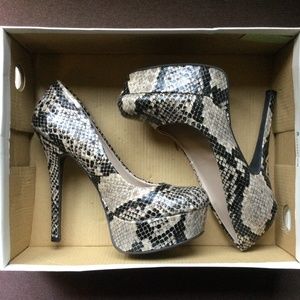 Snakeskin Print Platform Pumps
